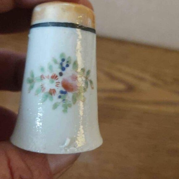Vintage Luster Ware Salt and Pepper Shakers - Picture 6 of 7